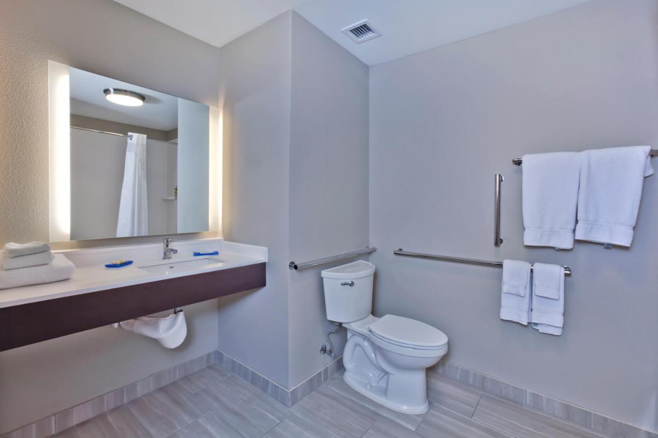 Hotel Express & - River, An Ihg 2*