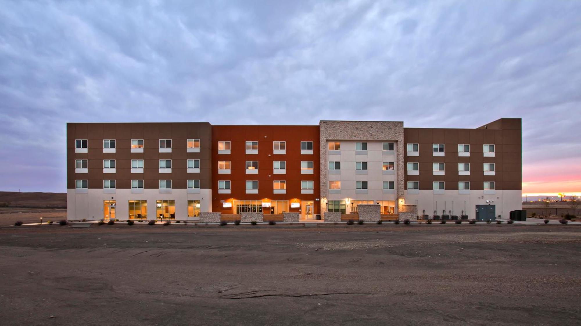 Express & - River, An Ihg 2* Green River